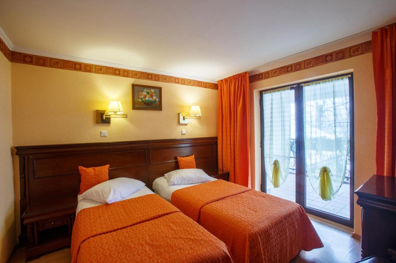 Domeniul Dracula Danes Hotell Eksteriør bilde