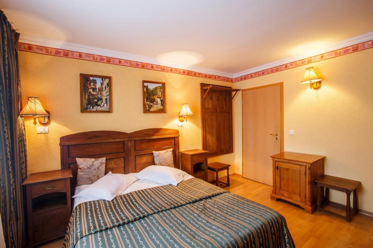 Domeniul Dracula Danes Hotell Eksteriør bilde