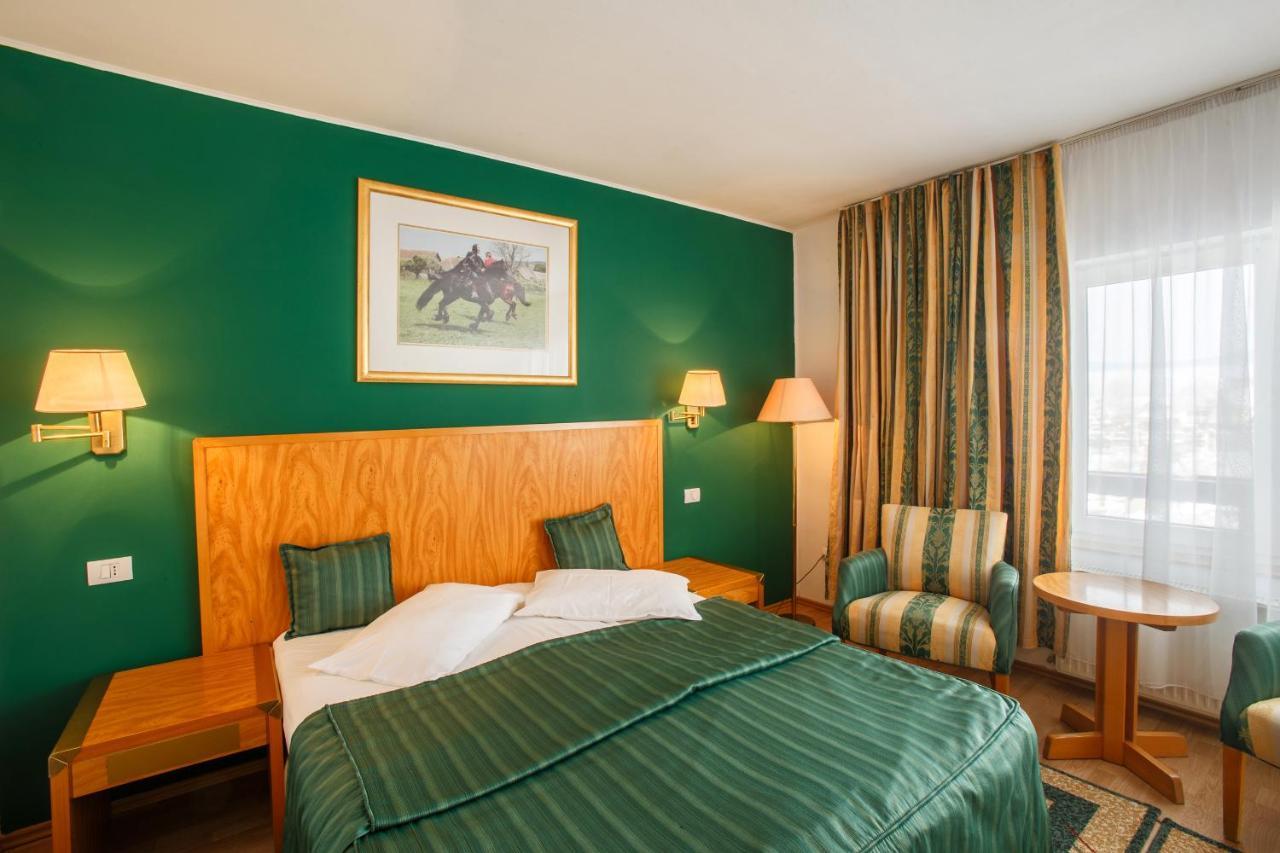 Domeniul Dracula Danes Hotell Eksteriør bilde